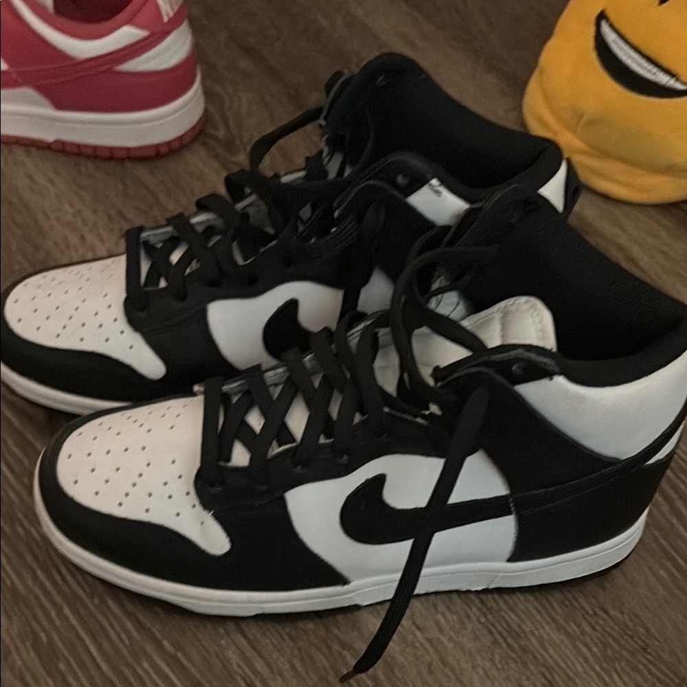 Authentic Nike dunk women size 7
